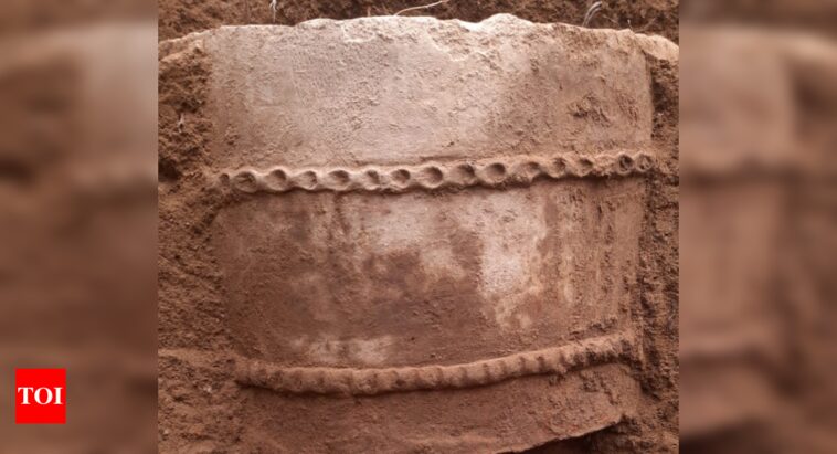 terracotta-container-with-designs-found-in-keeladi