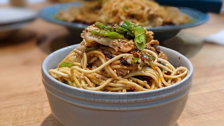 rotisserie-chicken-and-scallion-noodles-|-rachael-ray-|&hellip;